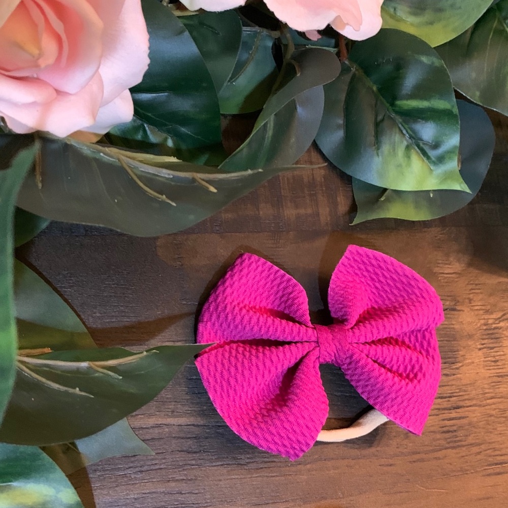 Nylon bow headband.